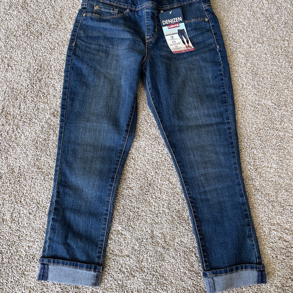 Levi’s Mid-Rise Cropped Jeans
